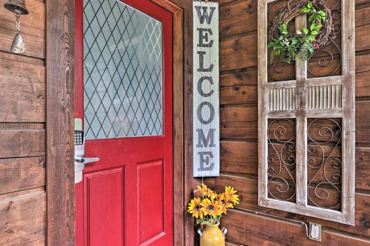 Romantic Gatlinburg Cabin With Hot Tub And Pool Access Apartment Exterior photo
